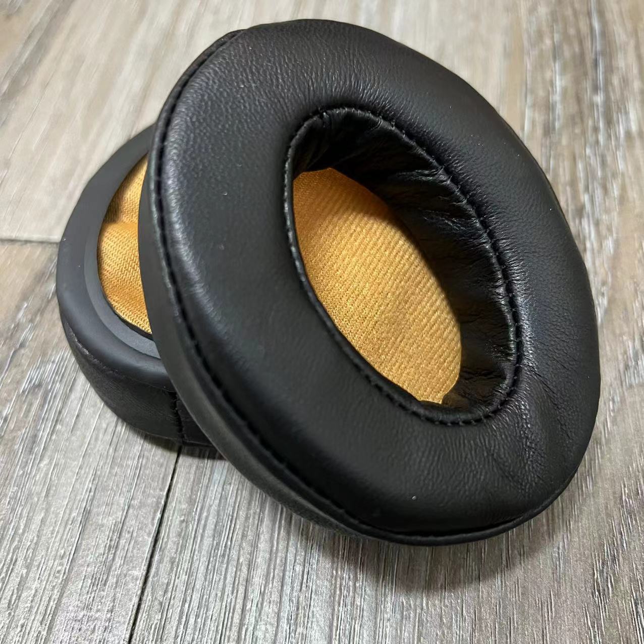 Genuine Sheepskin Leather Ear  - огляд і ціна Sennheiser Headphone Momentum 4