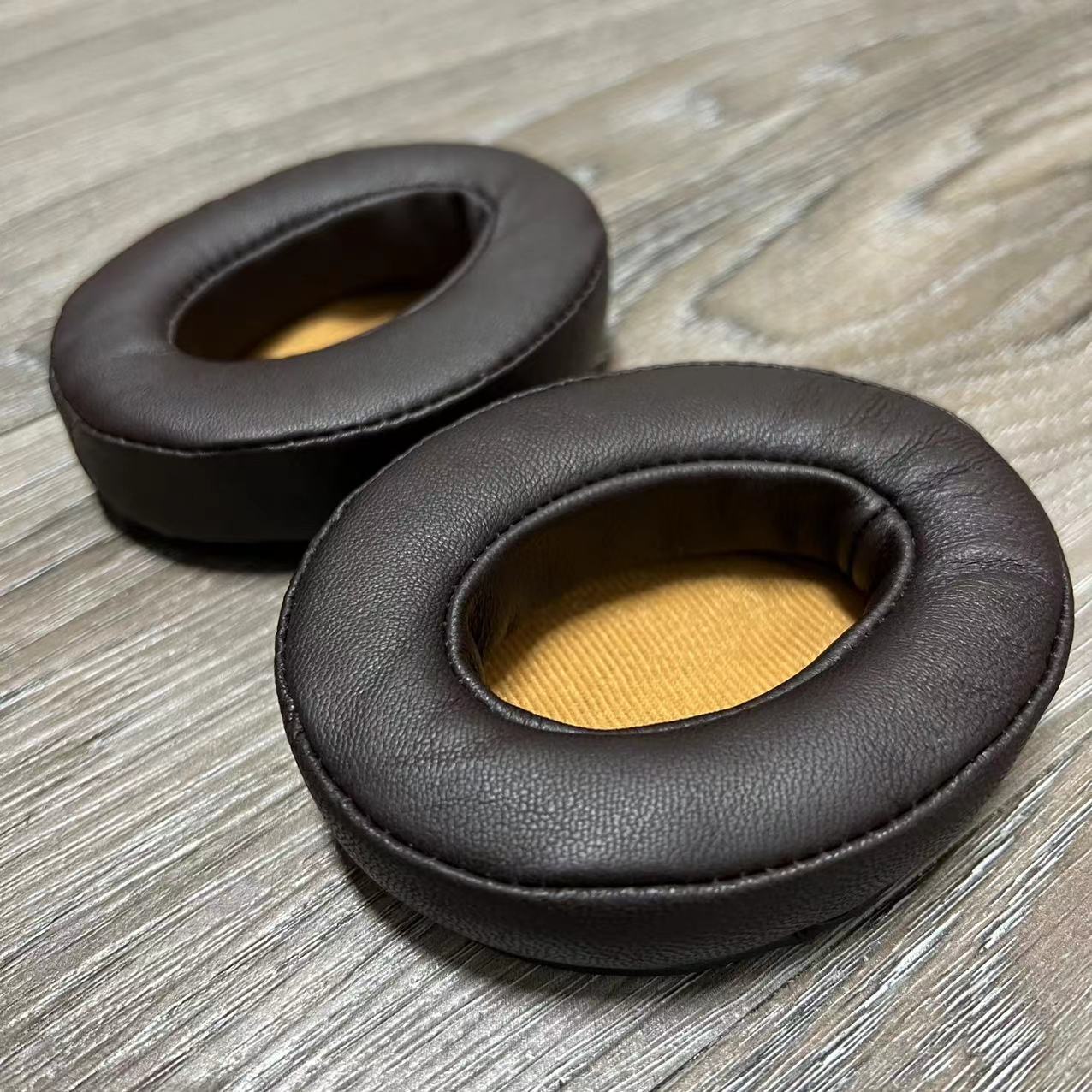 Genuine Sheepskin Leather Ear  - огляд і ціна Sennheiser Headphone Momentum 4